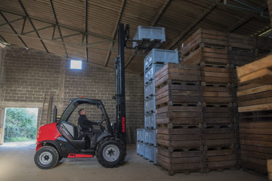 Work safely on any type of ground with the MANITOU MC series all-terrain forklift trucks. 